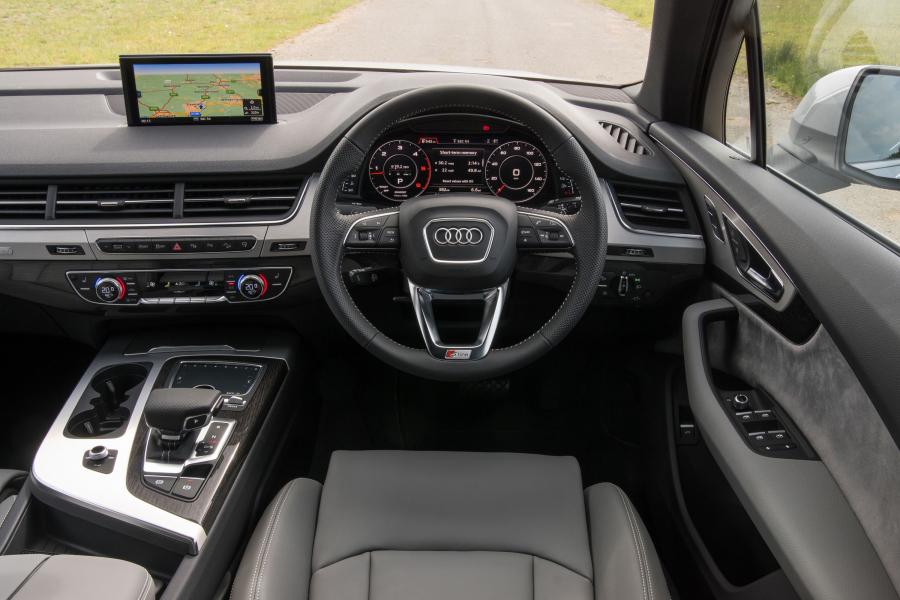 Торпедо Audi Q7 TDI Quattro S-Line (4M) 2015 года  (UK) (фото 21 из 40)